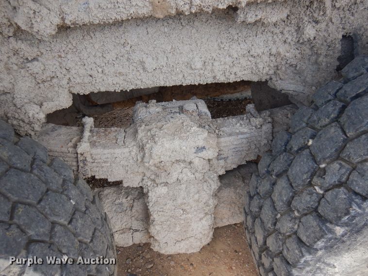 image for item JZ9981 2001 International 2674  dump truck