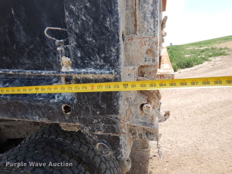 image for item JZ9981 2001 International 2674  dump truck