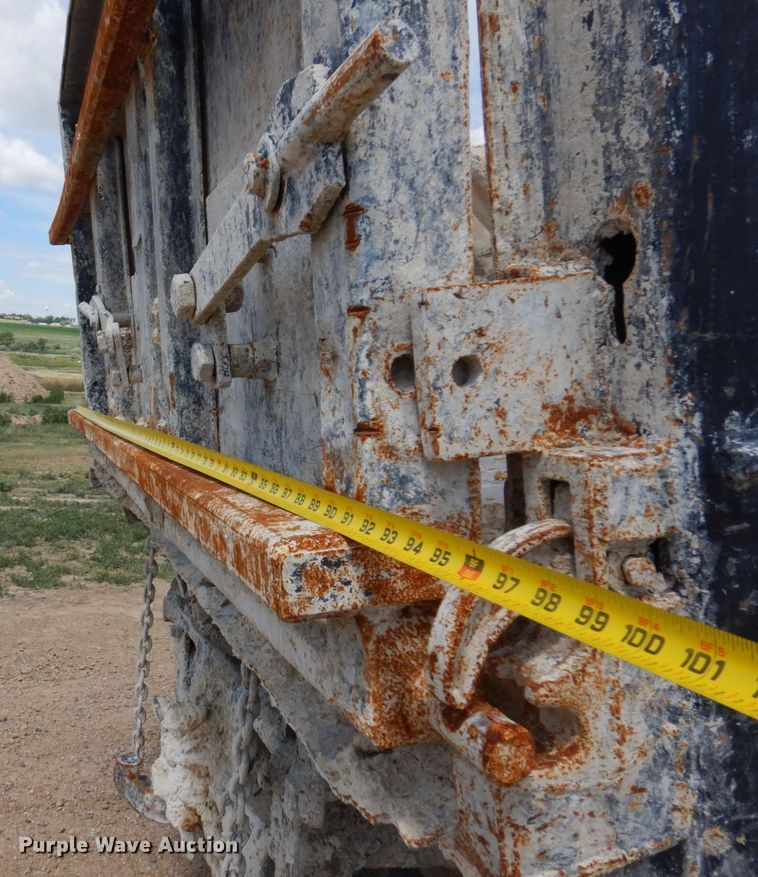 image for item JZ9981 2001 International 2674  dump truck