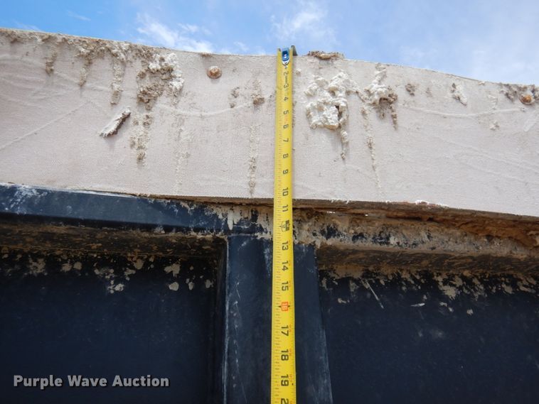 image for item JZ9981 2001 International 2674  dump truck