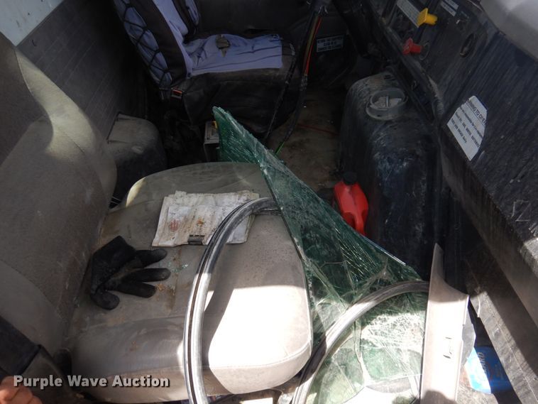 image for item JZ9981 2001 International 2674  dump truck