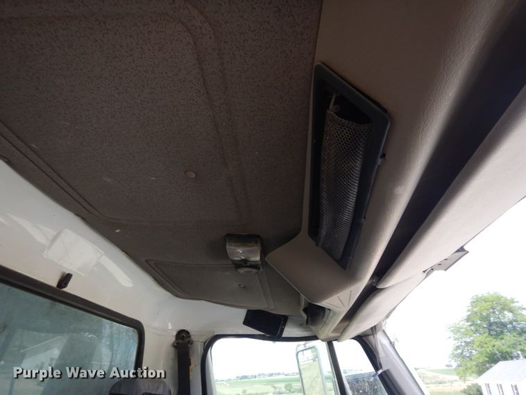 image for item JZ9981 2001 International 2674  dump truck