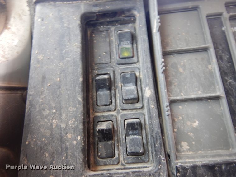 image for item JZ9981 2001 International 2674  dump truck