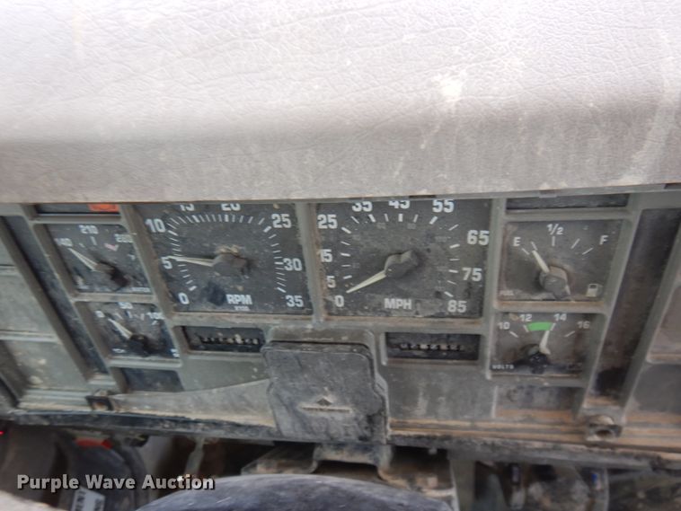 image for item JZ9981 2001 International 2674  dump truck