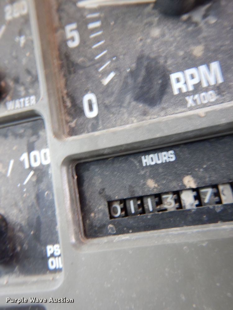 image for item JZ9981 2001 International 2674  dump truck