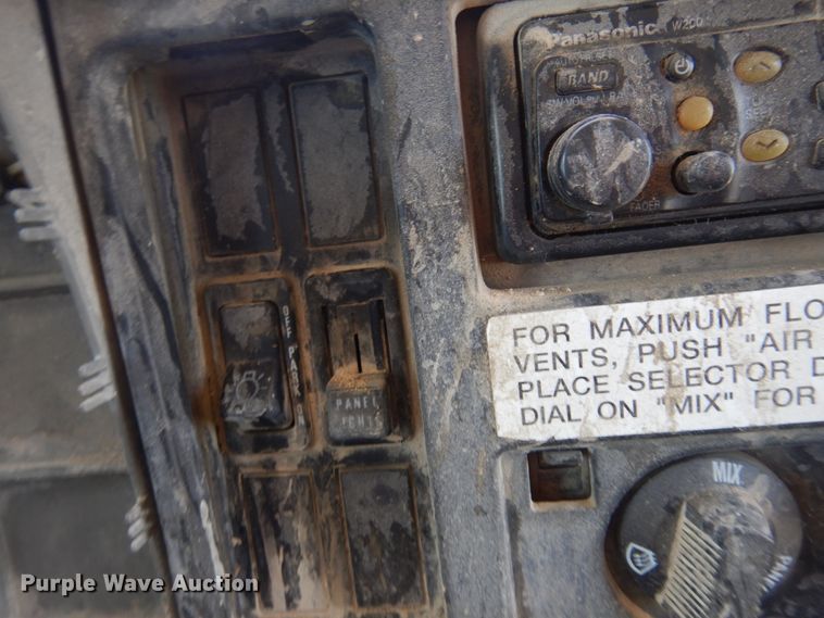 image for item JZ9981 2001 International 2674  dump truck