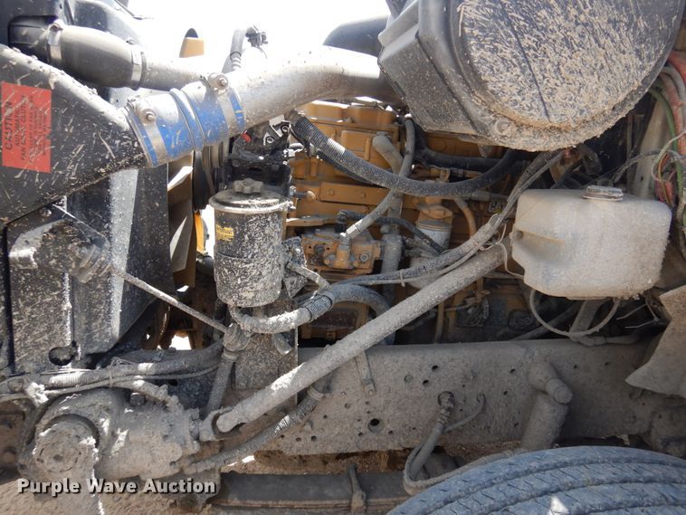 image for item JZ9981 2001 International 2674  dump truck