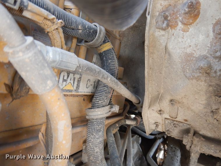 image for item JZ9981 2001 International 2674  dump truck