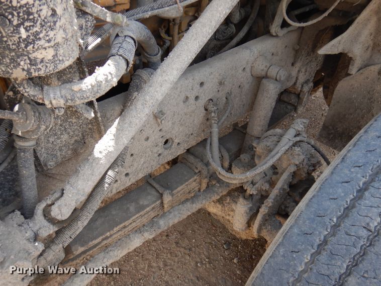 image for item JZ9981 2001 International 2674  dump truck