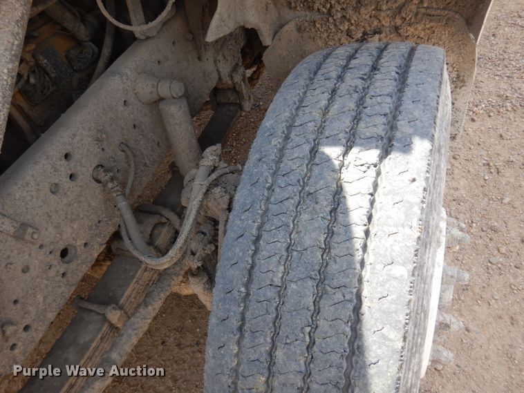 image for item JZ9981 2001 International 2674  dump truck