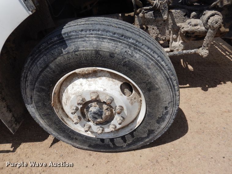 image for item JZ9981 2001 International 2674  dump truck