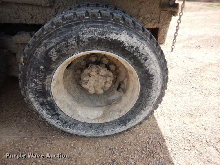 image for item JZ9981 2001 International 2674  dump truck