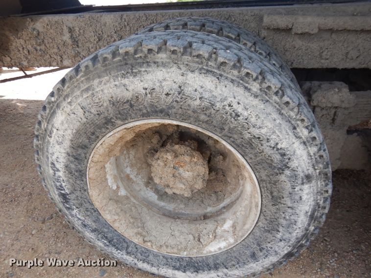 image for item JZ9981 2001 International 2674  dump truck