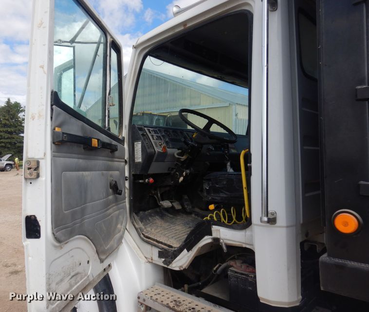 image for item JZ9984 1998 Freightliner FL80  dump truck