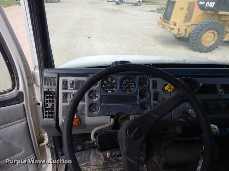 image for item JZ9984 1998 Freightliner FL80  dump truck