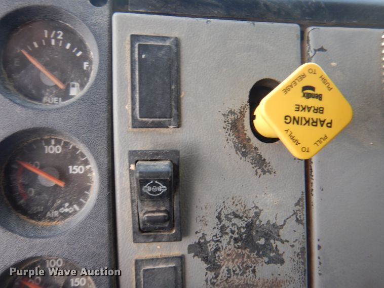 image for item JZ9984 1998 Freightliner FL80  dump truck