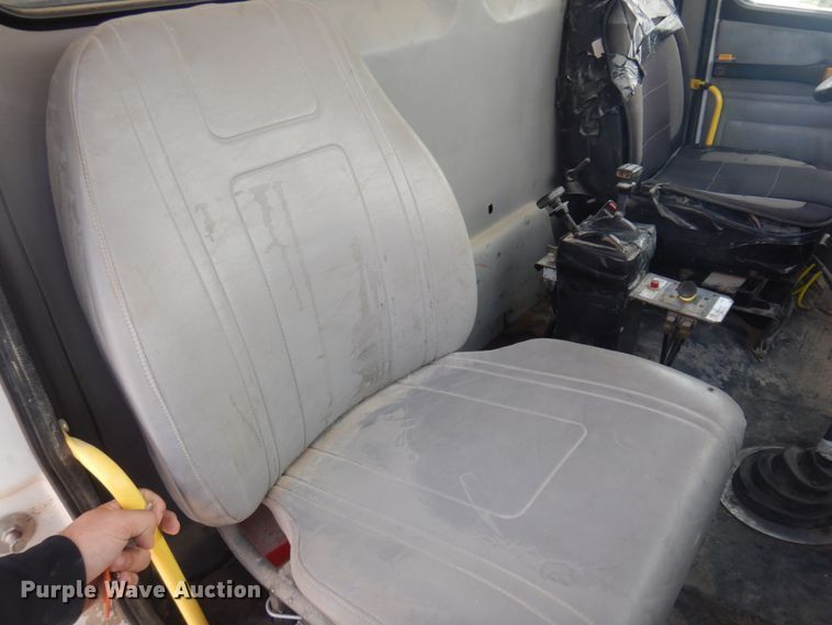 image for item JZ9984 1998 Freightliner FL80  dump truck