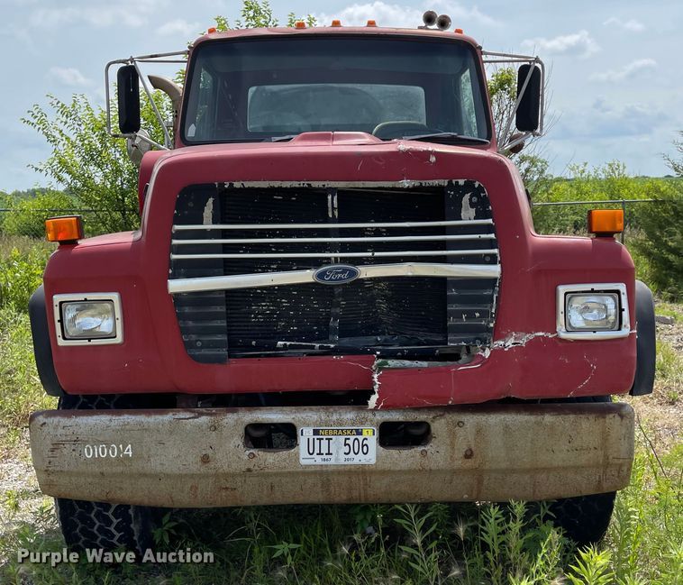 image for item KU9571 1992 Ford LT8000  water truck