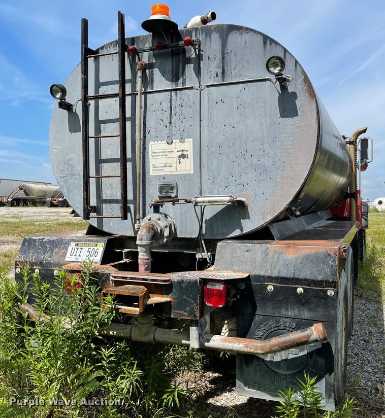 image for item KU9571 1992 Ford LT8000  water truck