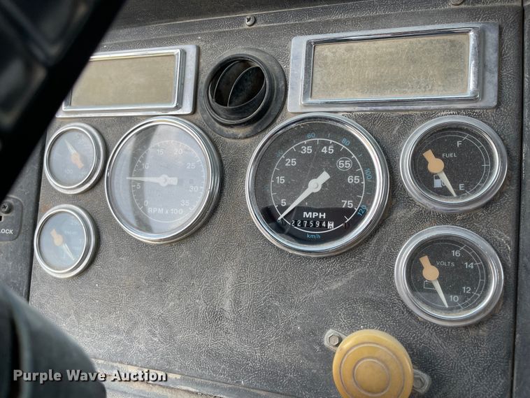 image for item KU9571 1992 Ford LT8000  water truck