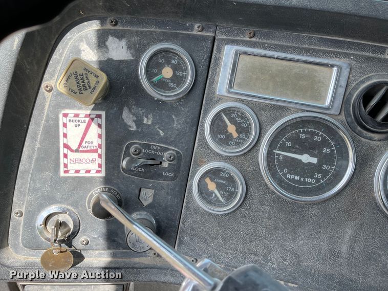 image for item KU9571 1992 Ford LT8000  water truck