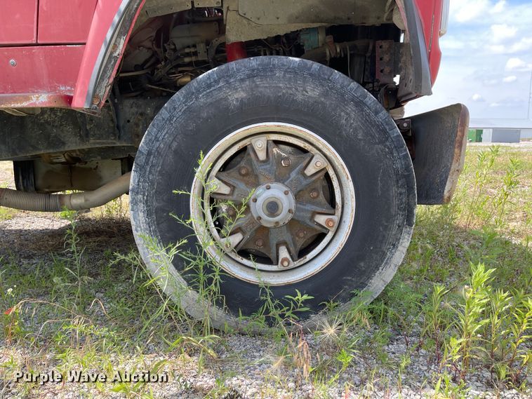 image for item KU9571 1992 Ford LT8000  water truck