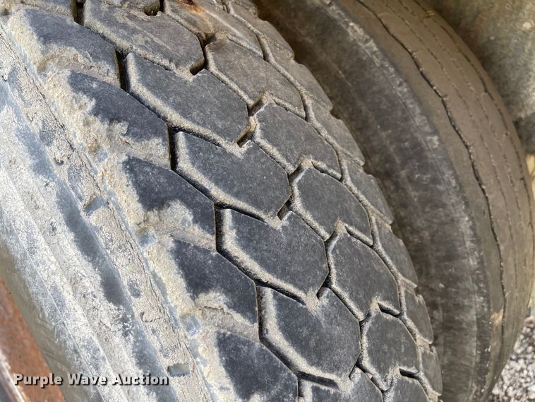 image for item KU9571 1992 Ford LT8000  water truck