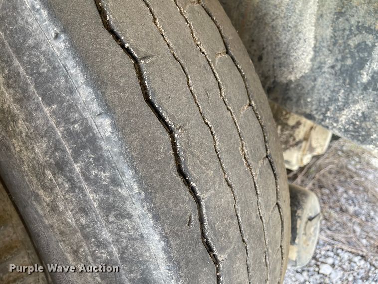 image for item KU9571 1992 Ford LT8000  water truck