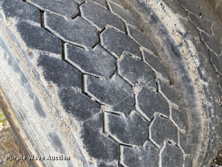 image for item KU9571 1992 Ford LT8000  water truck