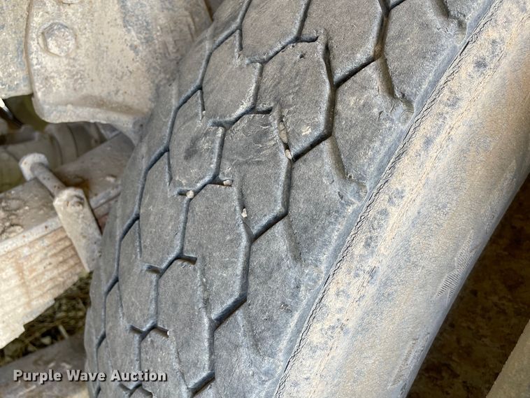 image for item KU9571 1992 Ford LT8000  water truck