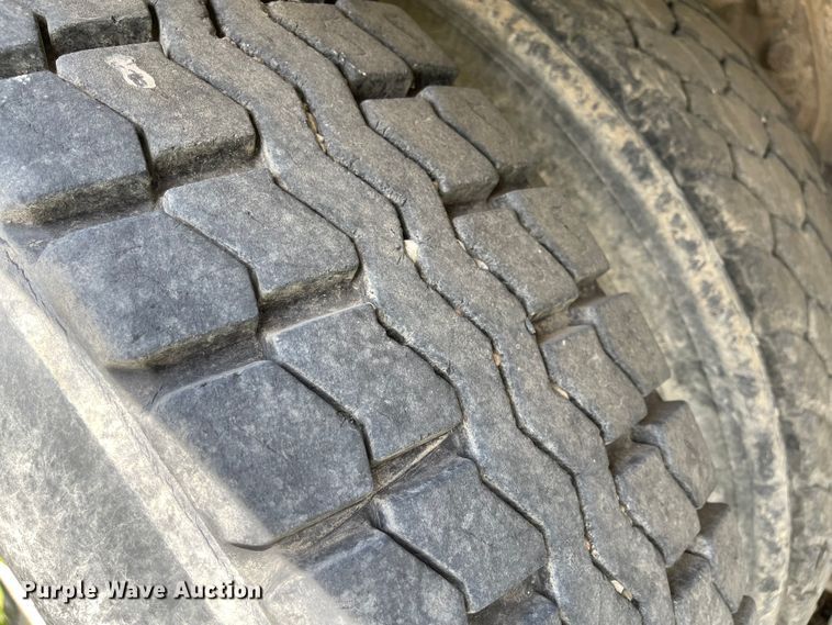 image for item KU9571 1992 Ford LT8000  water truck