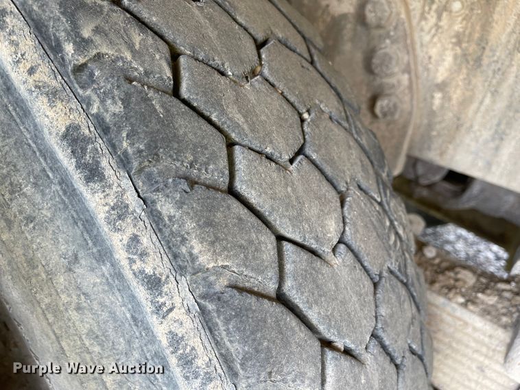 image for item KU9571 1992 Ford LT8000  water truck