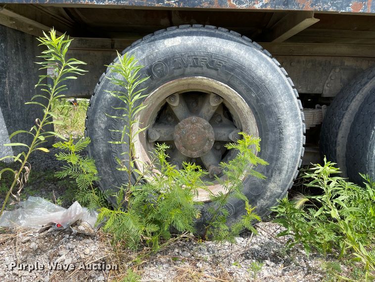 image for item KU9571 1992 Ford LT8000  water truck