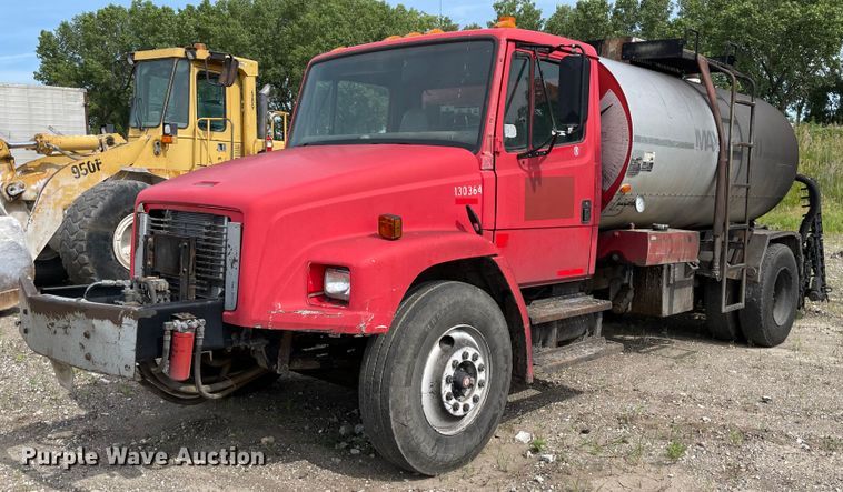 image for item KU9577 1999 Freightliner FL70  oil distributor truck