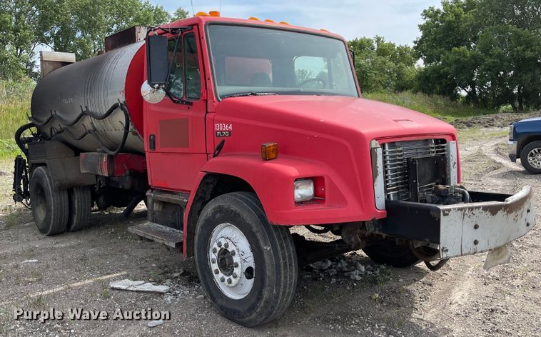 image for item KU9577 1999 Freightliner FL70  oil distributor truck