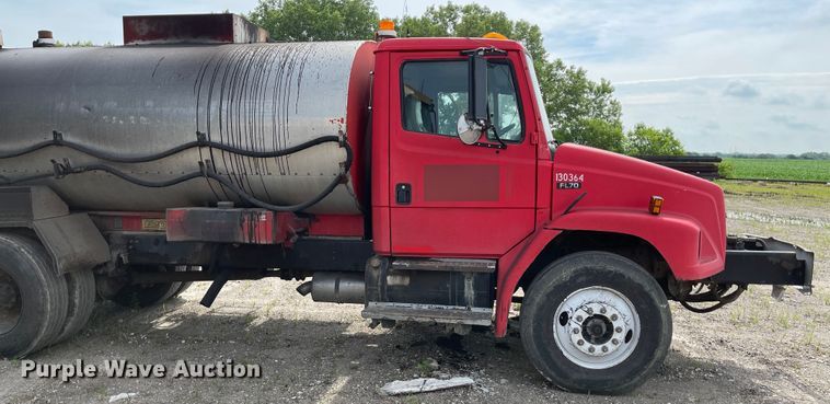 image for item KU9577 1999 Freightliner FL70  oil distributor truck