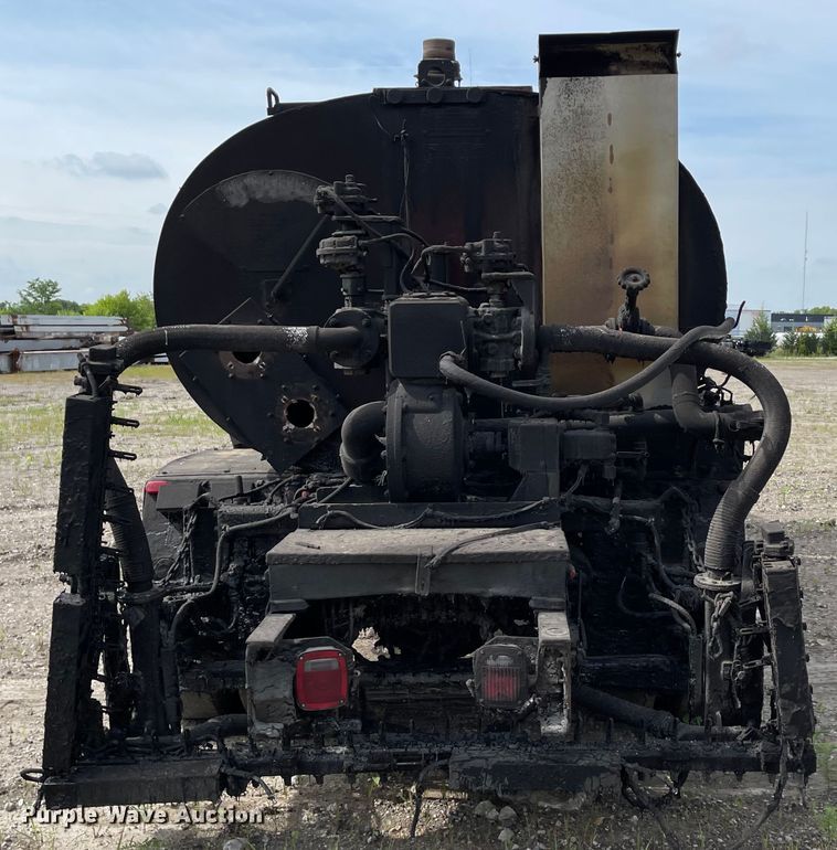 image for item KU9577 1999 Freightliner FL70  oil distributor truck