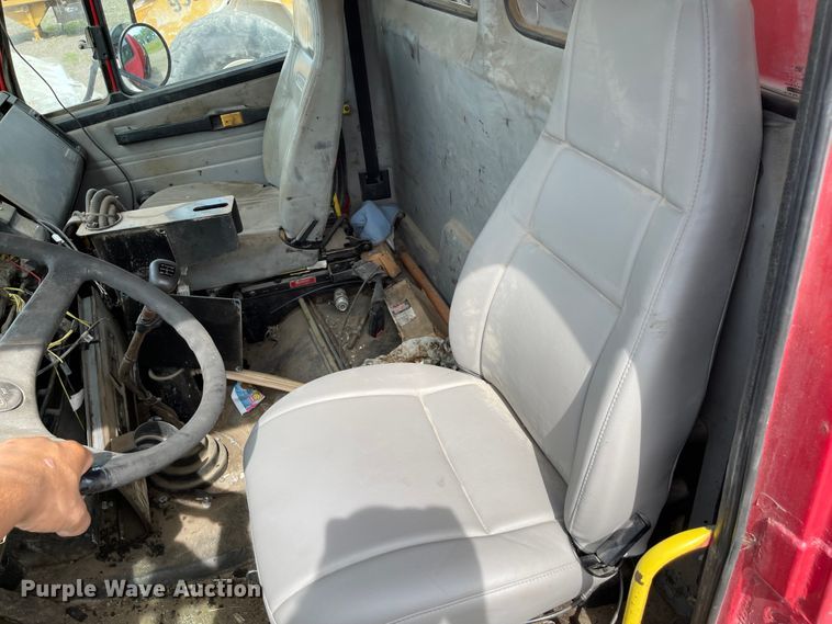 image for item KU9577 1999 Freightliner FL70  oil distributor truck