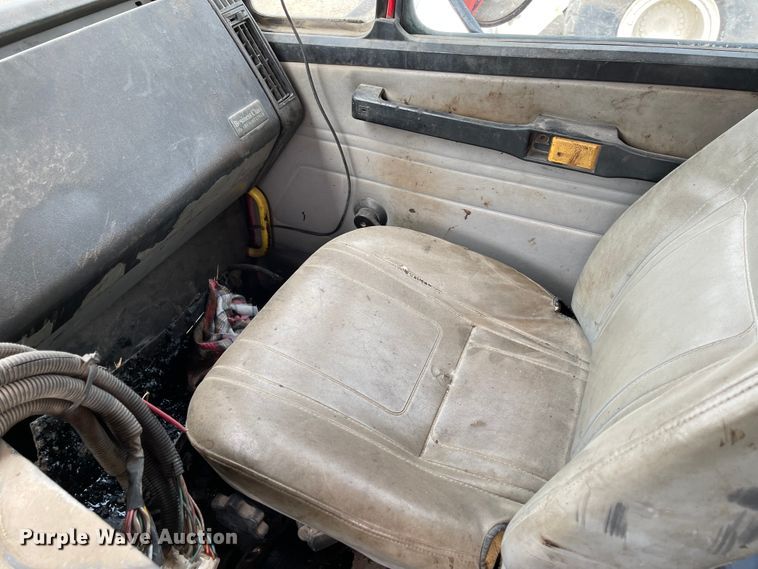 image for item KU9577 1999 Freightliner FL70  oil distributor truck