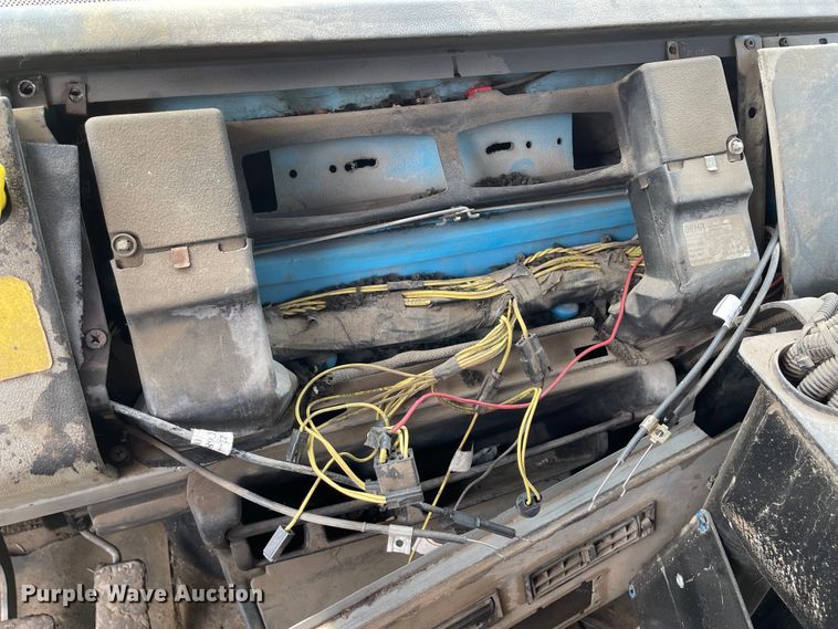 image for item KU9577 1999 Freightliner FL70  oil distributor truck