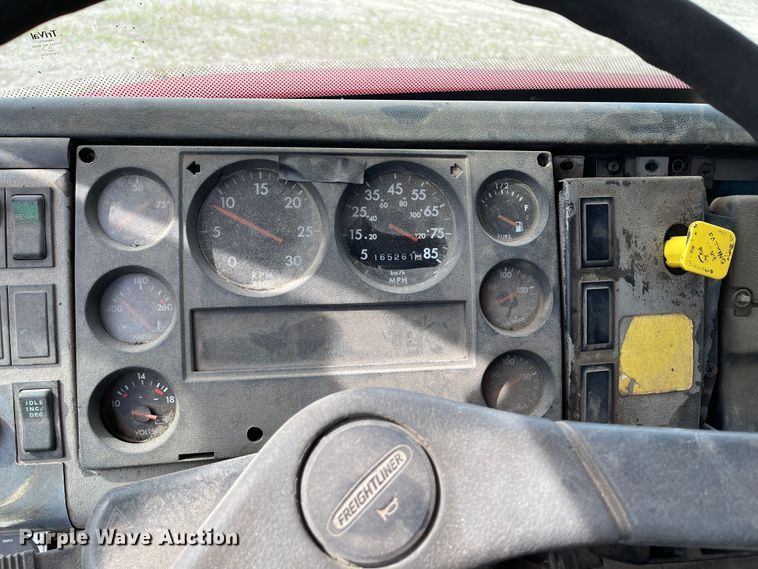 image for item KU9577 1999 Freightliner FL70  oil distributor truck