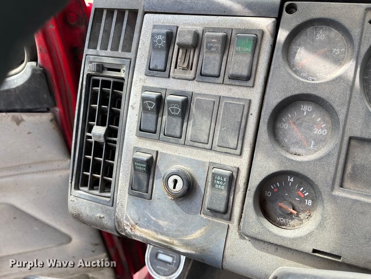 image for item KU9577 1999 Freightliner FL70  oil distributor truck