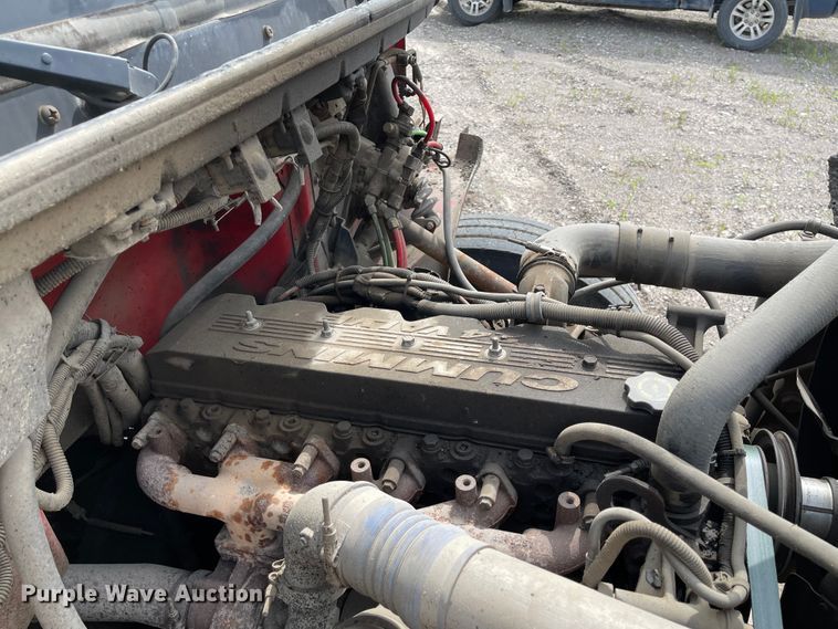 image for item KU9577 1999 Freightliner FL70  oil distributor truck