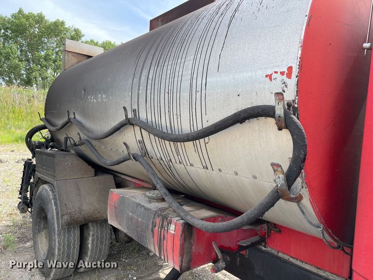 image for item KU9577 1999 Freightliner FL70  oil distributor truck