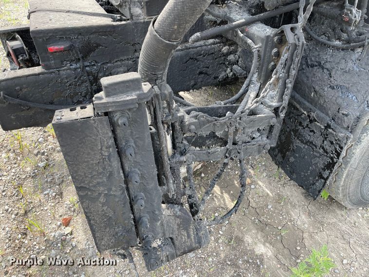 image for item KU9577 1999 Freightliner FL70  oil distributor truck