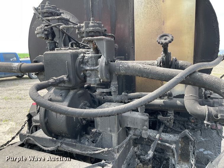 image for item KU9577 1999 Freightliner FL70  oil distributor truck