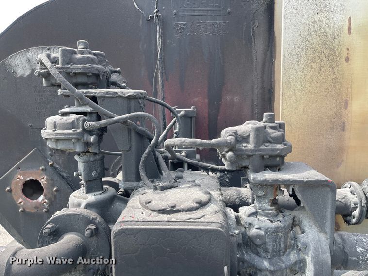 image for item KU9577 1999 Freightliner FL70  oil distributor truck