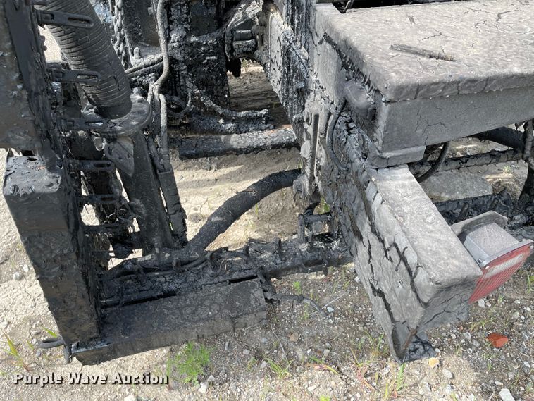 image for item KU9577 1999 Freightliner FL70  oil distributor truck