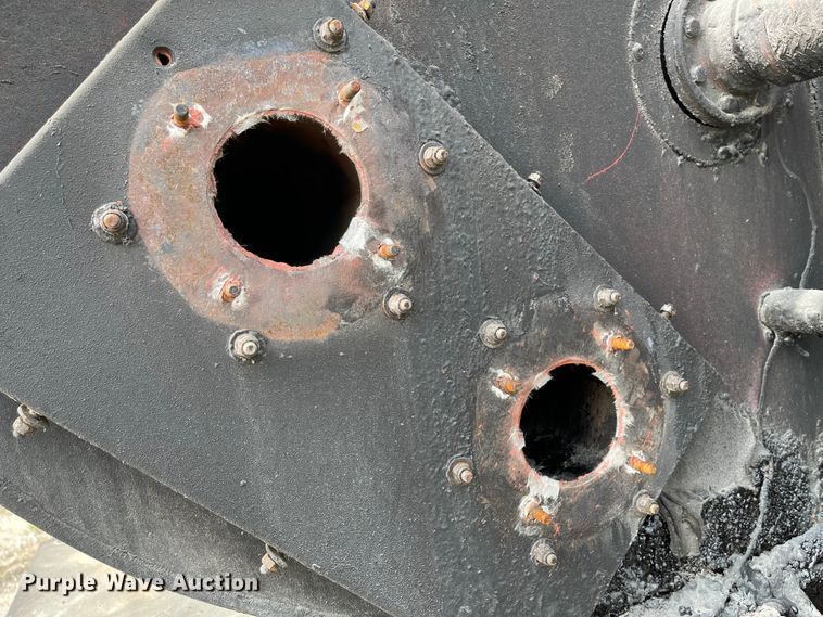 image for item KU9577 1999 Freightliner FL70  oil distributor truck