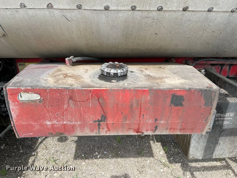 image for item KU9577 1999 Freightliner FL70  oil distributor truck